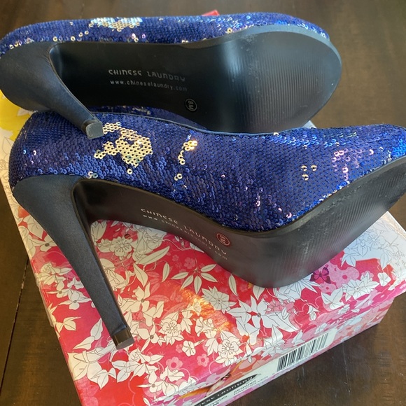 Chinese Laundry Blue/Silver Sequins size 8 Heels - Picture 4 of 10